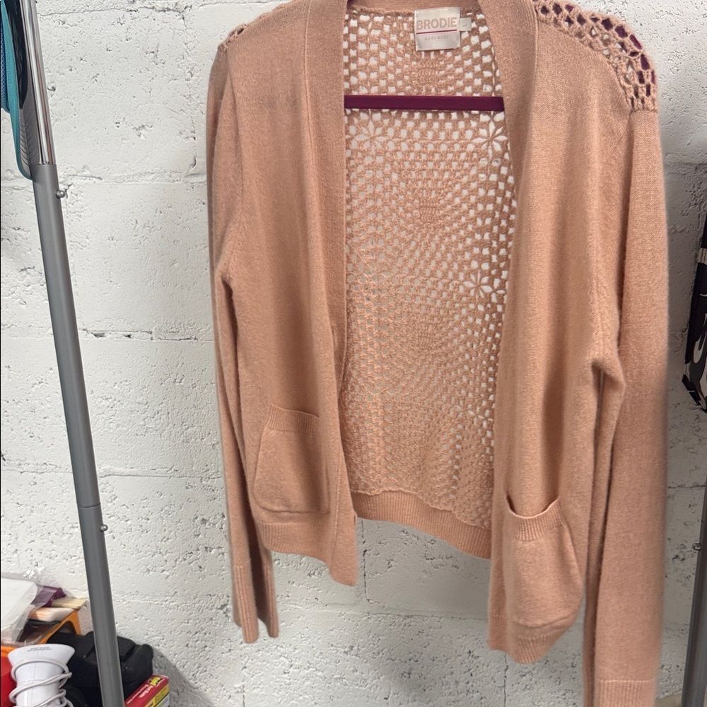 Women's Peach Sweater BRODIE Cashmere Sweater Size Large - Pockets